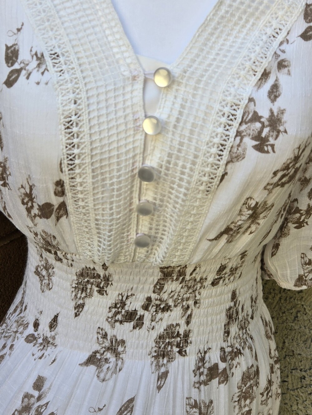 J Gee Vintage-Inspired Cream Floral Maxi Dress - Picture 3 of 9